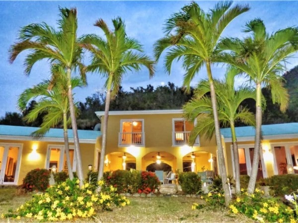 HomeToGo St Croix Seabreeze villa palms