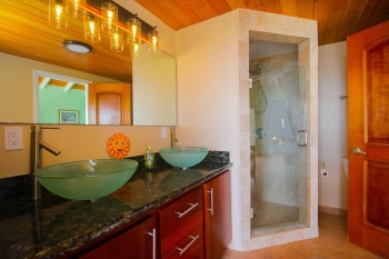 HomeToGo Cane Bay St Croix Pineapple Ridge Villa bathroom