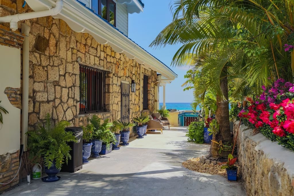 Kings Ocean St Croix Beach House gardens