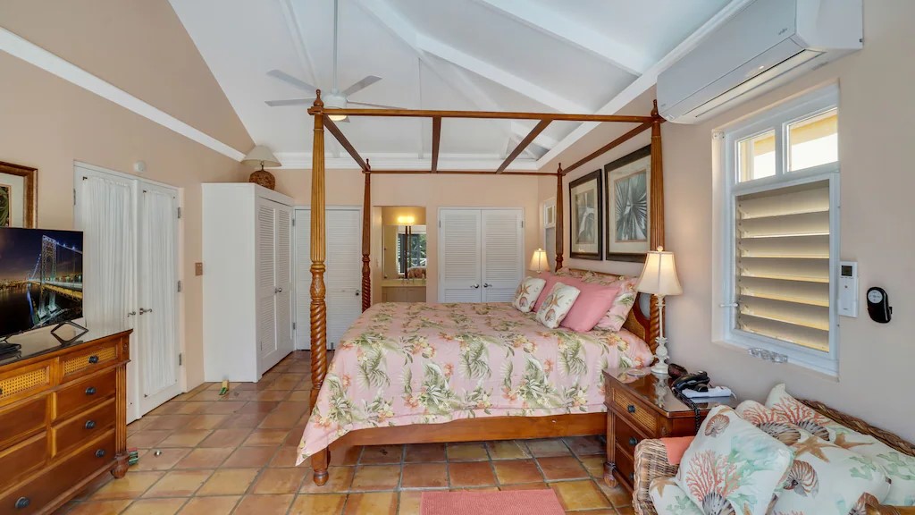 Villa Madeleine St Croix Peaceful Palms bedroom